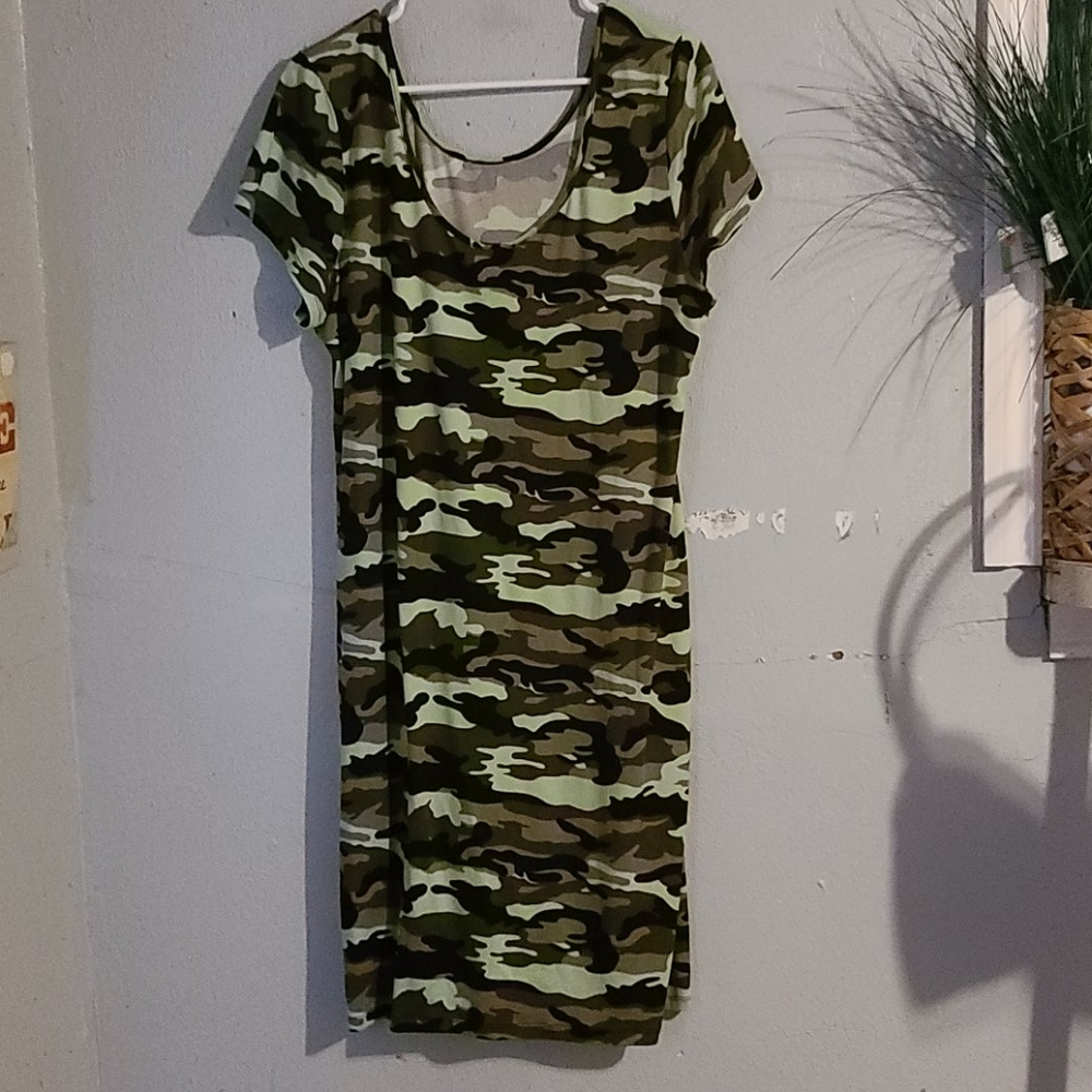 Dress - Picture 2 of 2